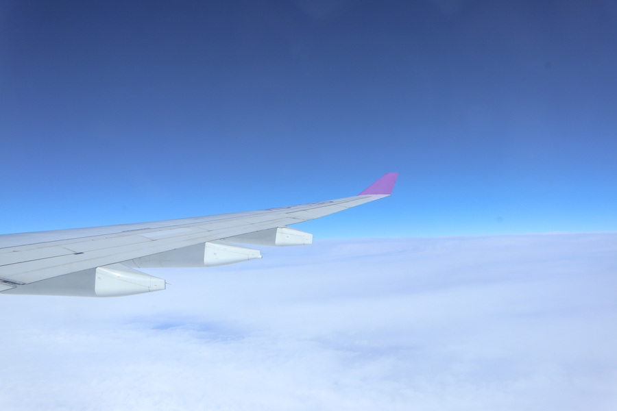 機内から見た雲と空