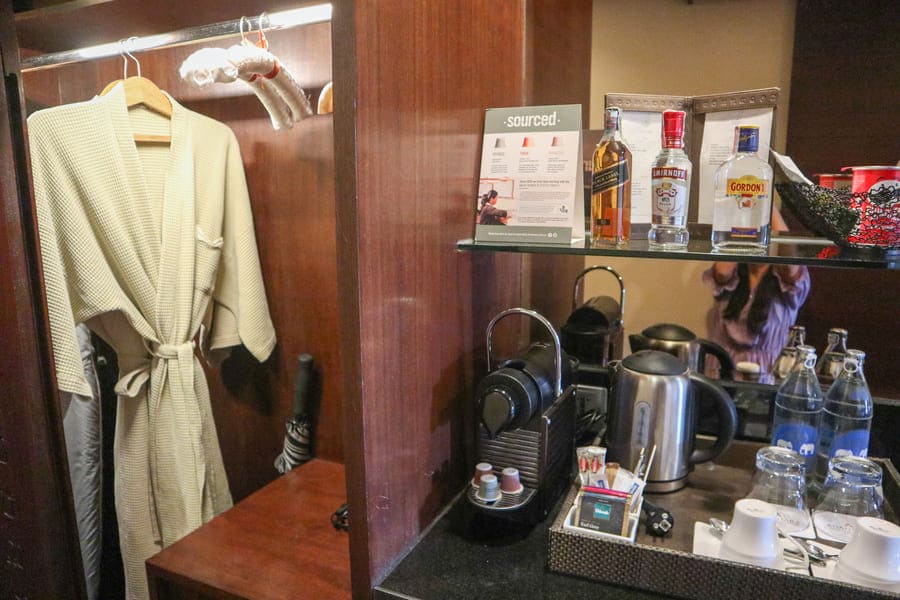 バスローブとミニバー