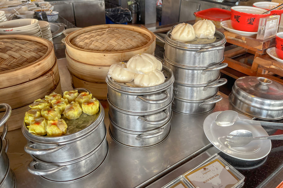 朝食ビュッフェの点心のコーナー