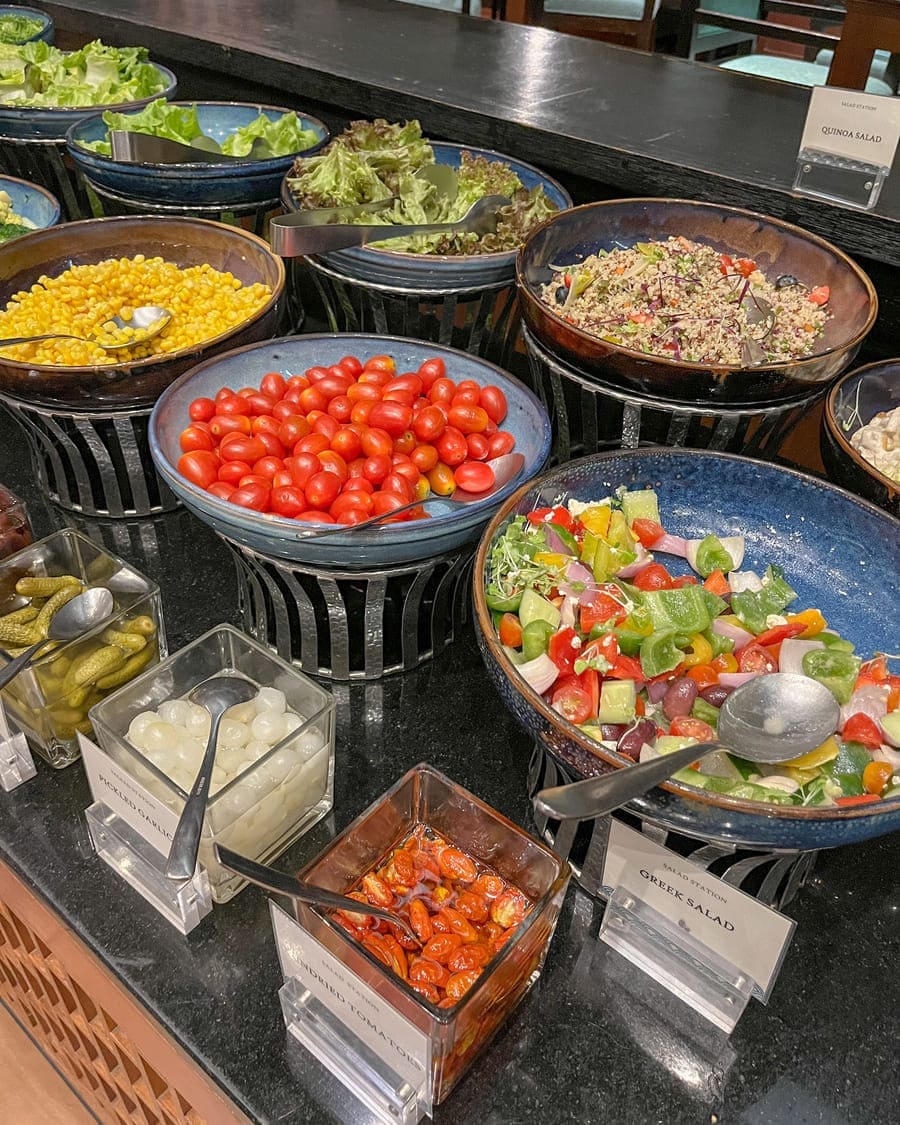 ディナービュッフェのサラダコーナー