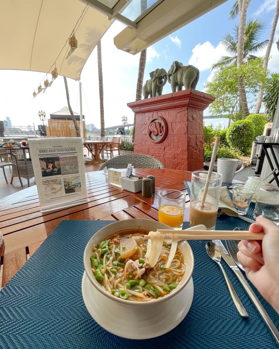 アナンタラリバーサイドテラスで食べたヌードル