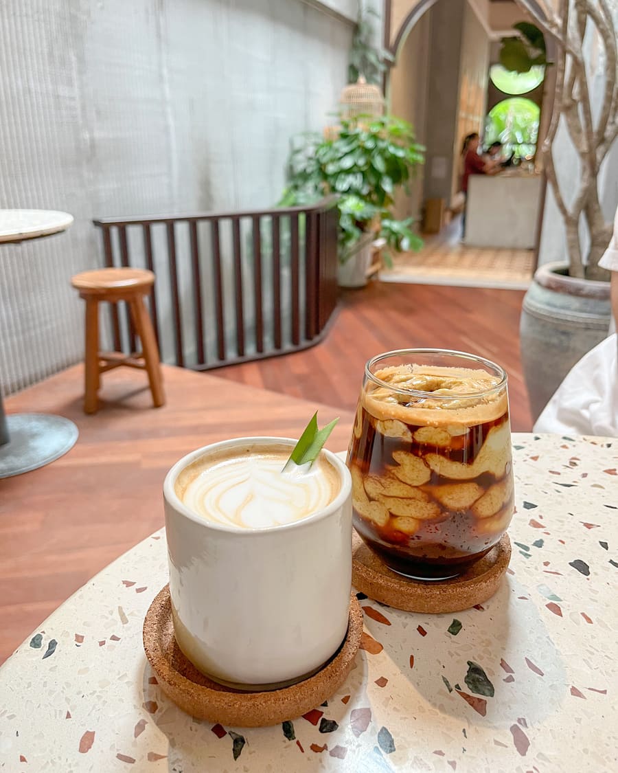 カヤラテとエスプレッソとアボカドのスムージー