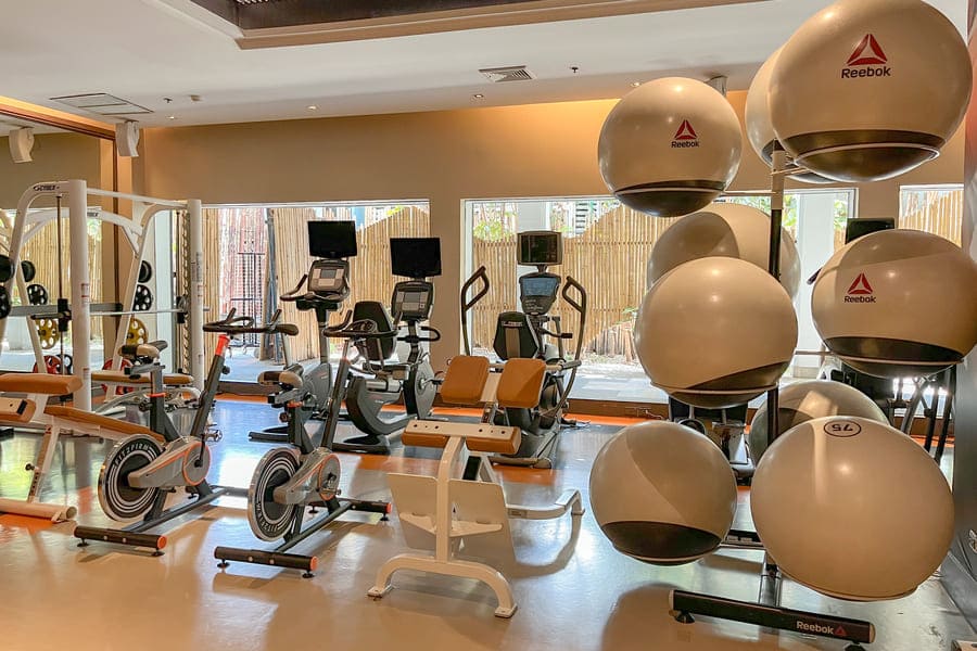 リゾート内のフィットネスジム